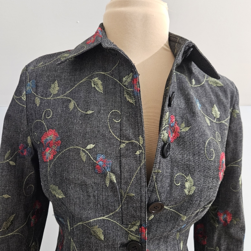 WORTH Embroidered Denim Jacket Floral Fitted Button Front Women’s Size 6 Blazer - Picture 10 of 14